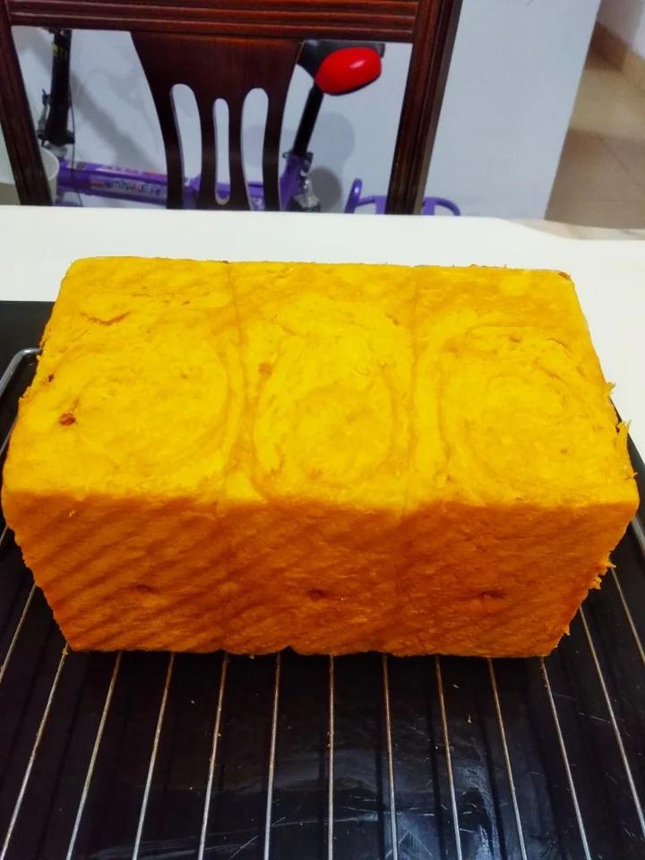 金灿灿的南瓜吐司，松软得没话说！