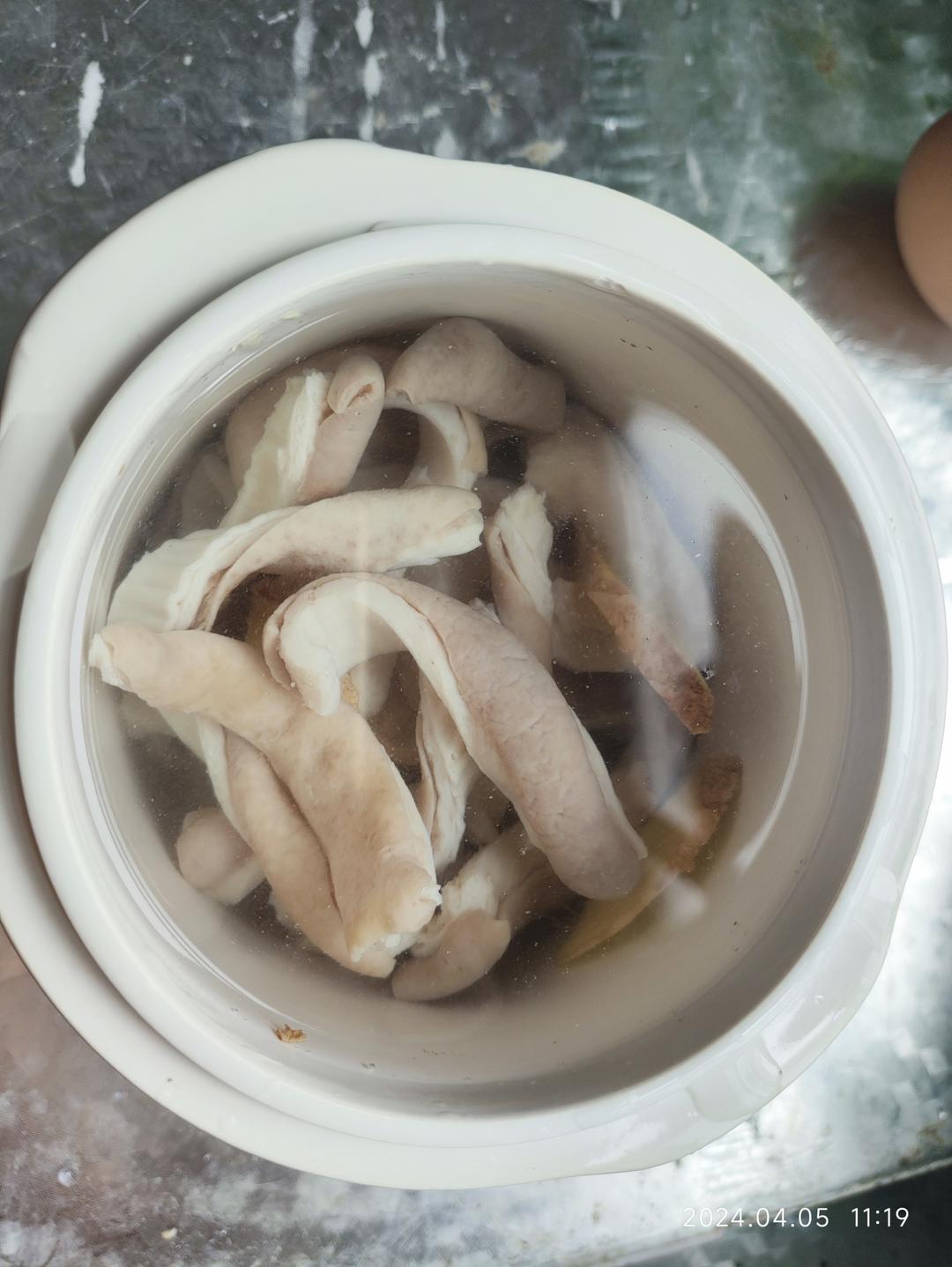 超清淡去腥莲子炖猪肚汤