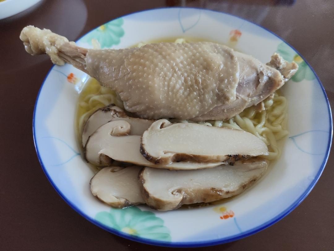鲜松茸土鸡汤