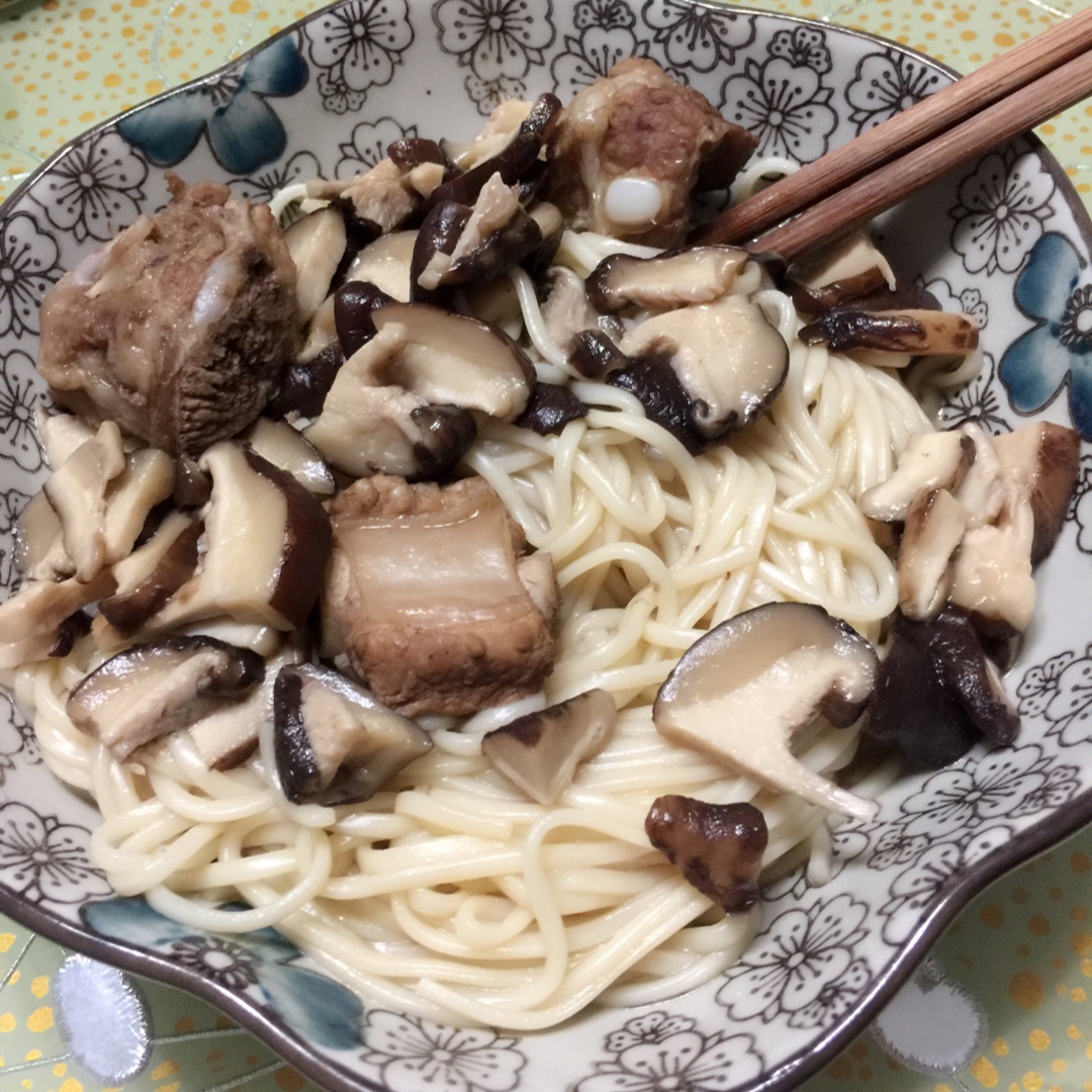 香菇排骨面