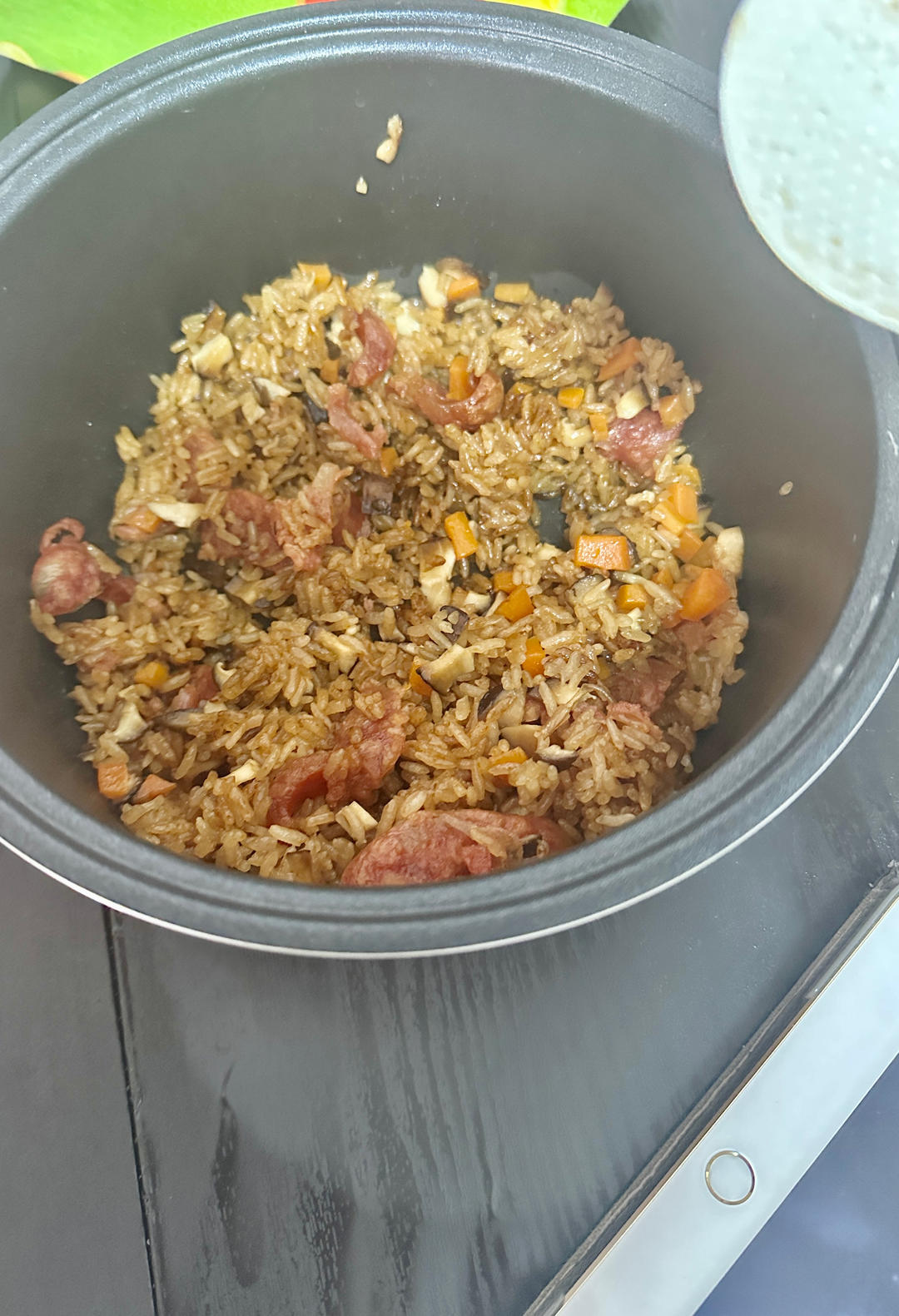 懒人电饭锅香肠焖饭/煲仔饭