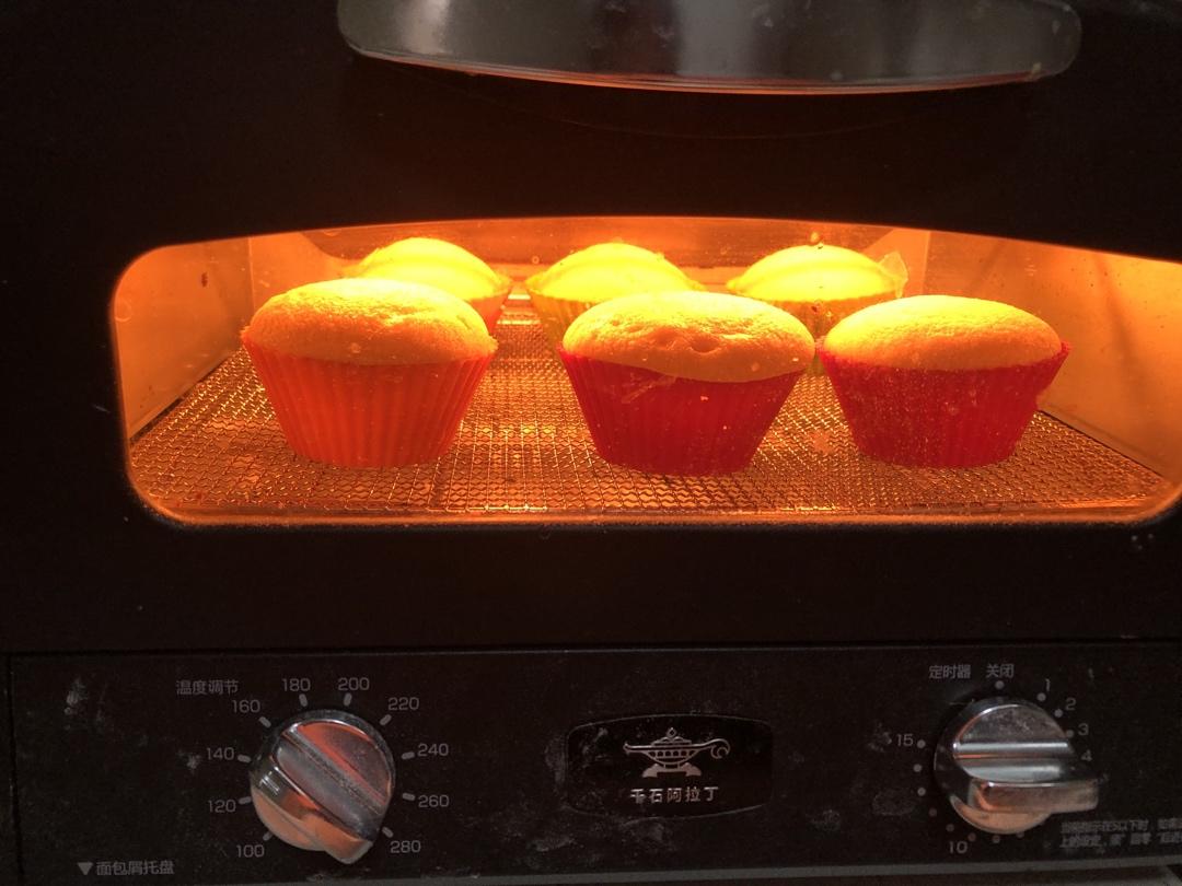 传统红丝绒杯子蛋糕（极软无泡打粉）Red velvet cupcake