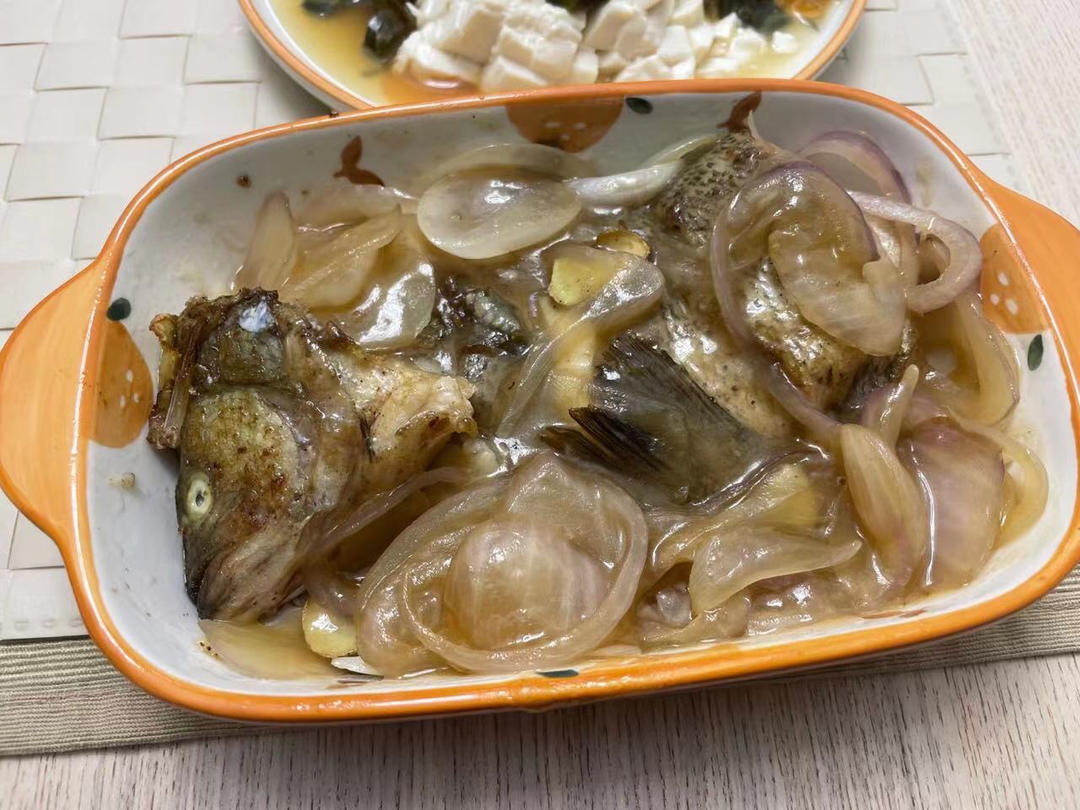 厨师长教你：“盐烧鲈鱼”的创新做法，做法新颖，味道很赞