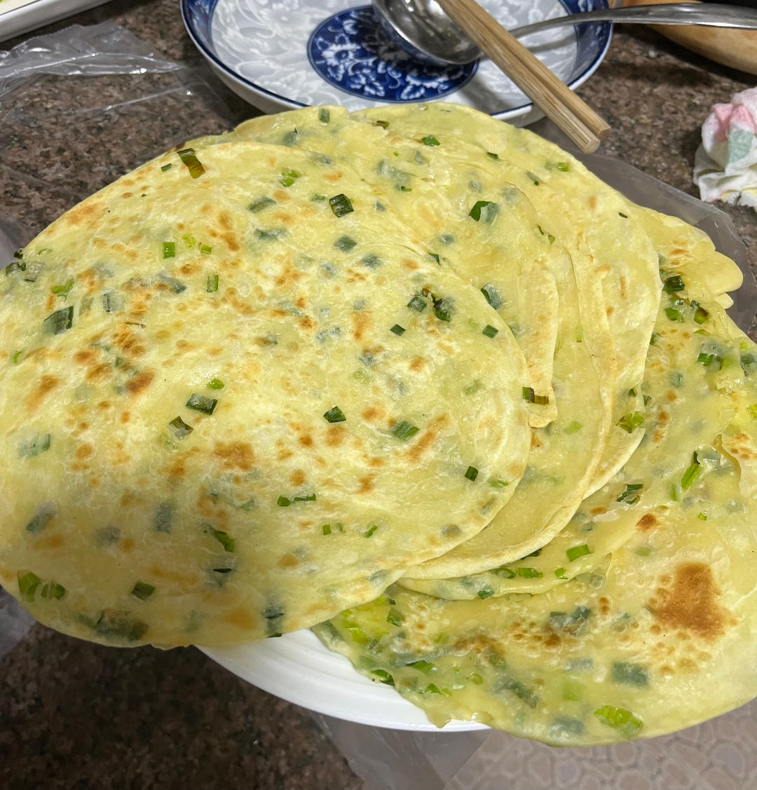 家常鸡蛋葱油饼 凉了也不硬 外酥里软 媲美早餐店 附细节视频详解