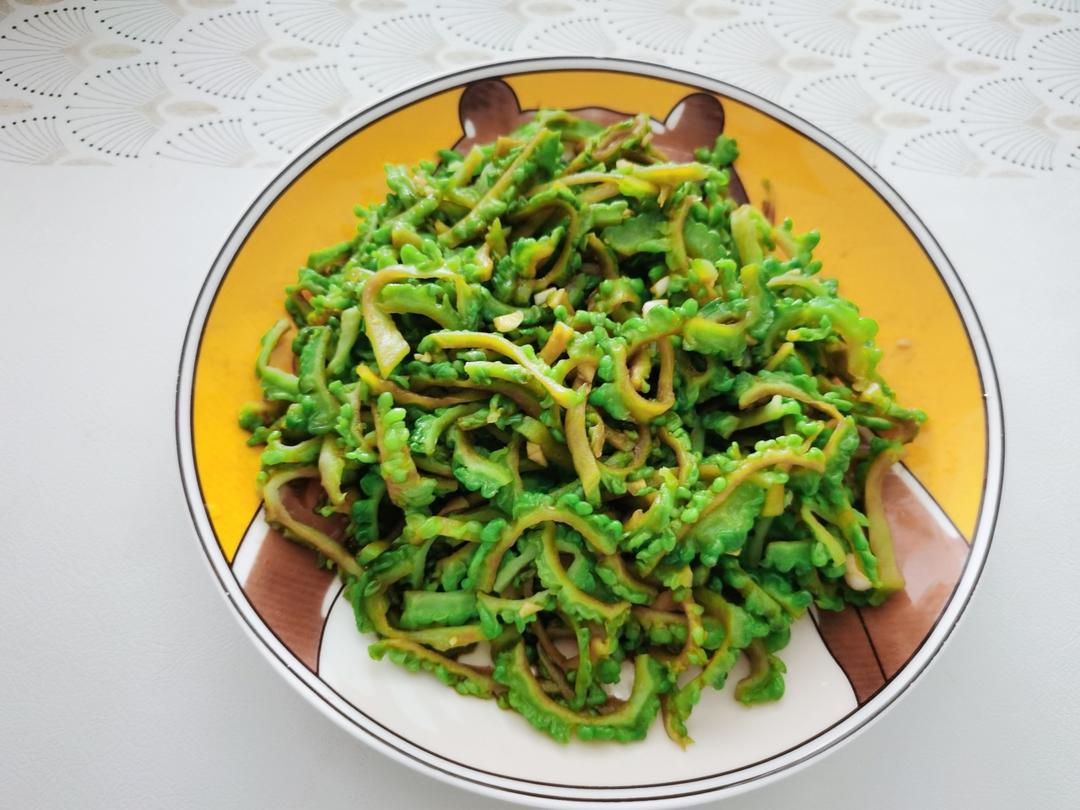 凉拌苦瓜(色碧、味脆)