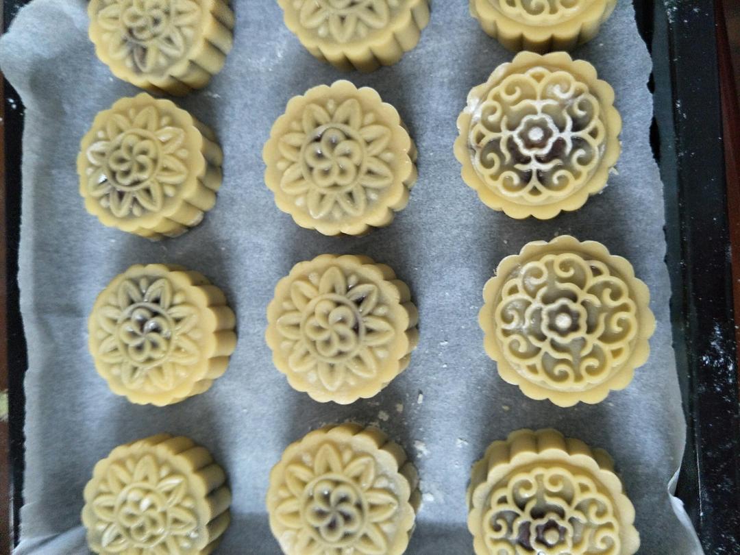 广式月饼－－蛋黄豆沙月饼