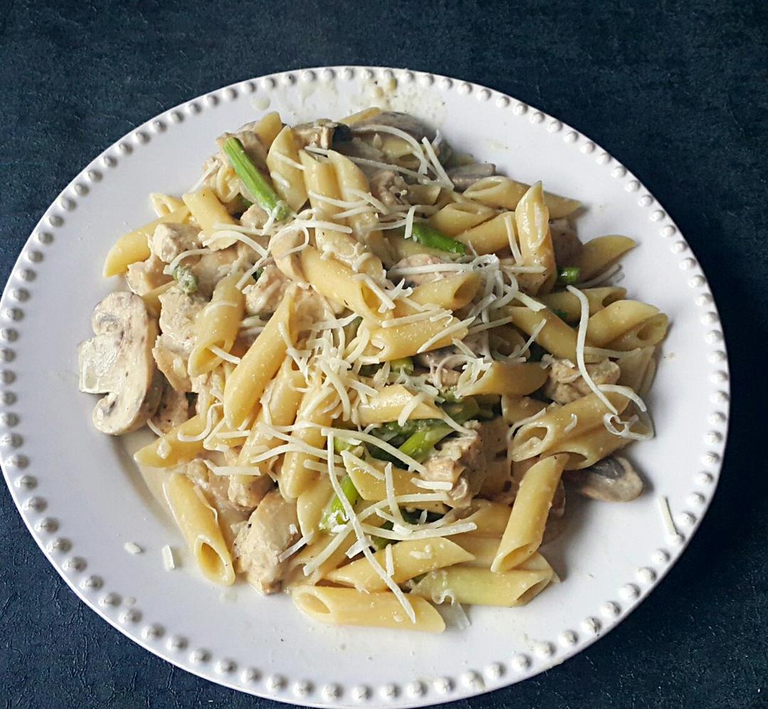 鸡肉蘑菇芦笋意大利尖面
Penne with Chicken, Asparagus and Mushroom的做法