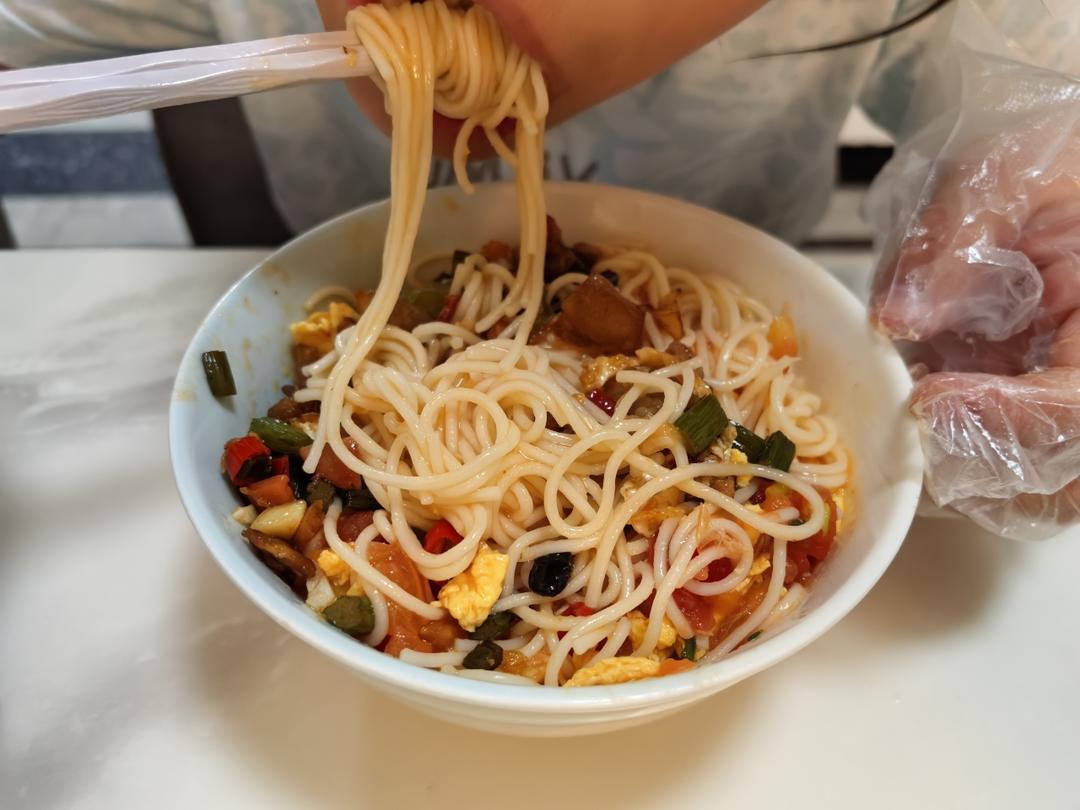 恨不得抱着锅舔的番茄鸡蛋面