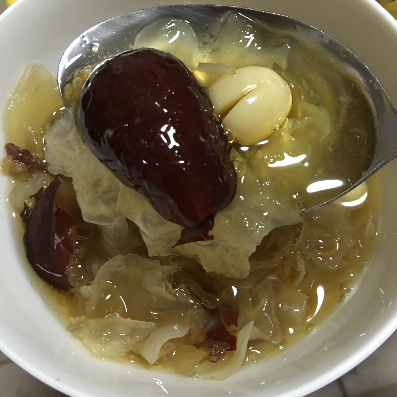 红枣银耳莲子羹
