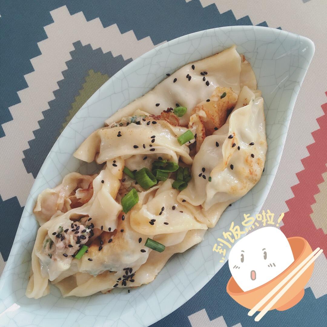 三鲜锅贴 Fried Dumplings