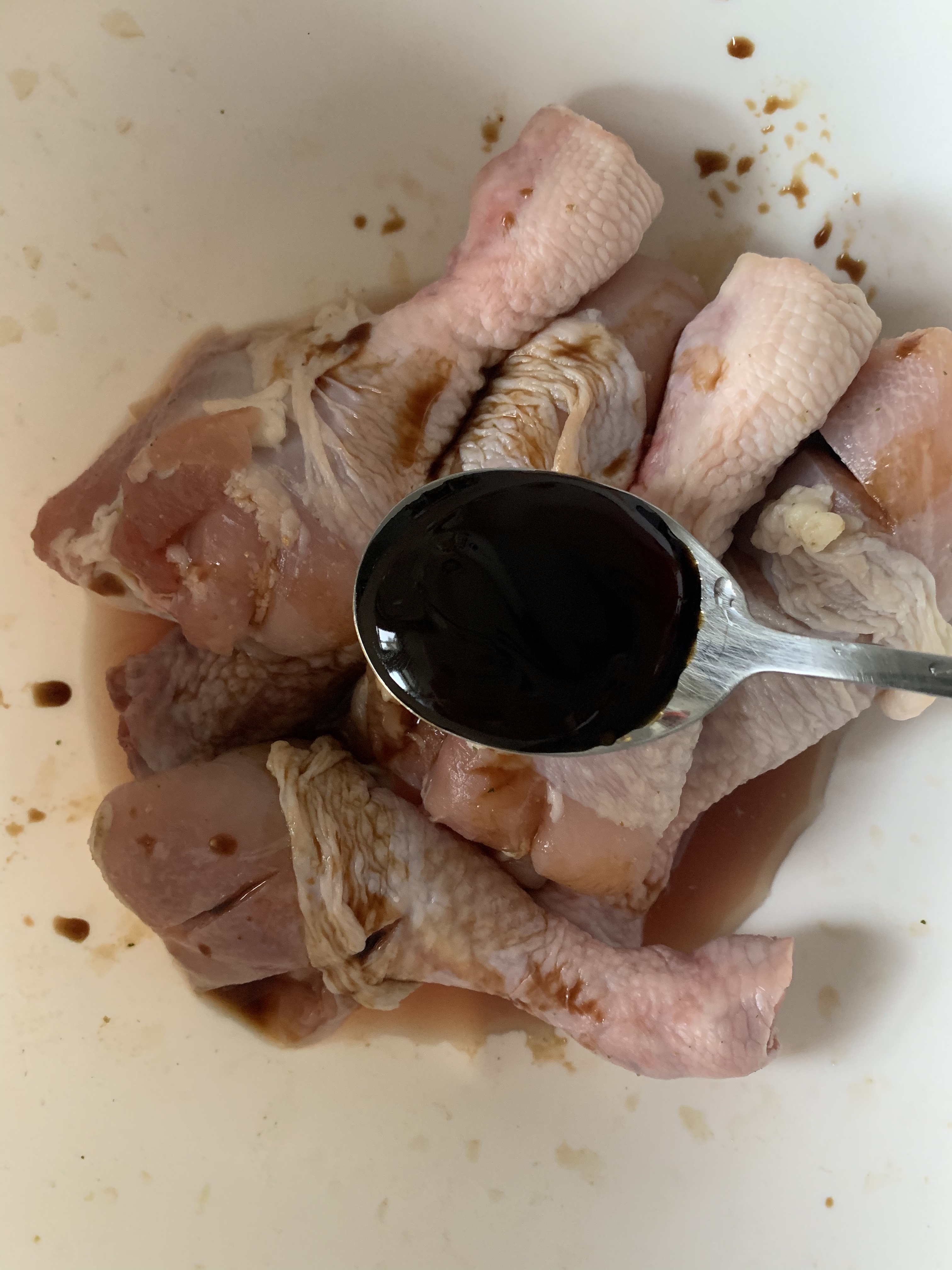 减脂食谱N.8｜超嫩超多汁的黑胡椒照烧鸡腿的做法 步骤2