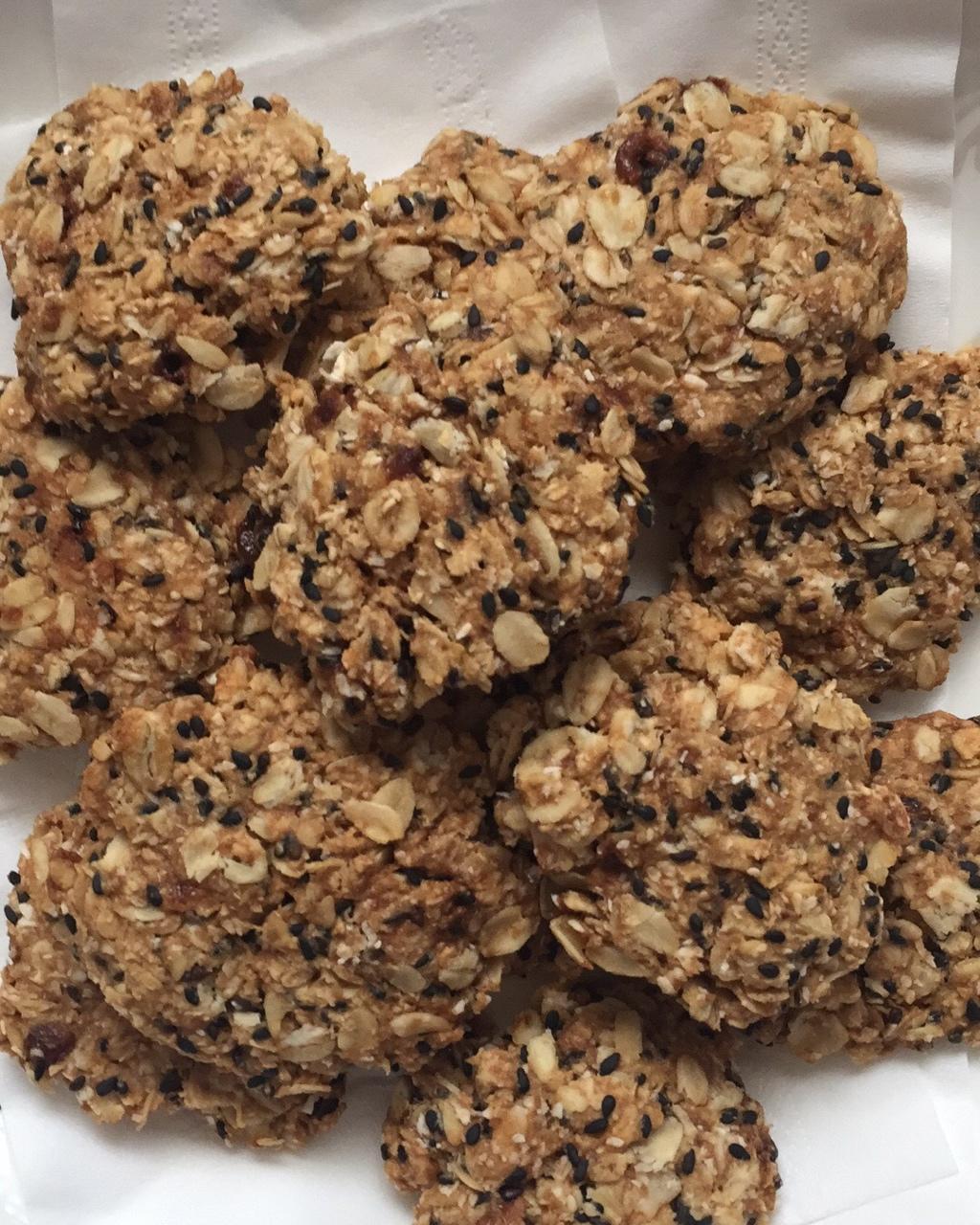 素食:有机燕麦芝麻大饼干