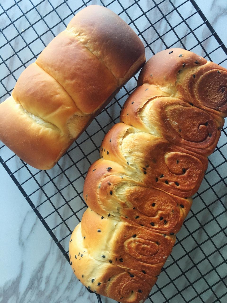甜筒涨在大学里做的北海道吐司(直接法)~北海道吐司(直接法)~面包首页