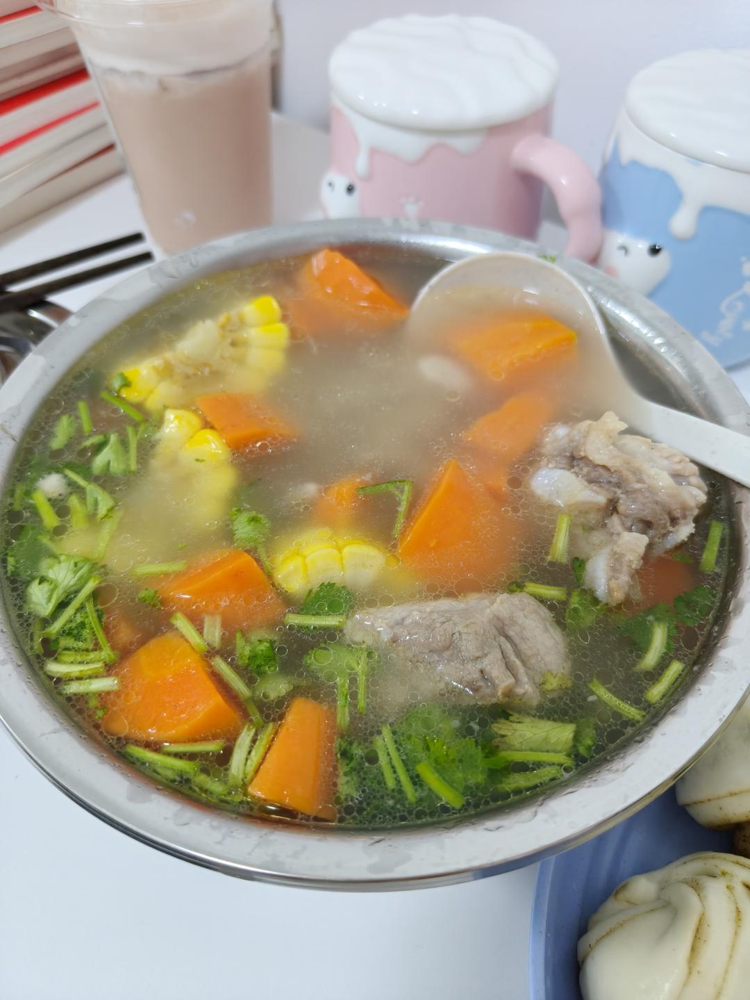 胡萝卜玉米排骨汤