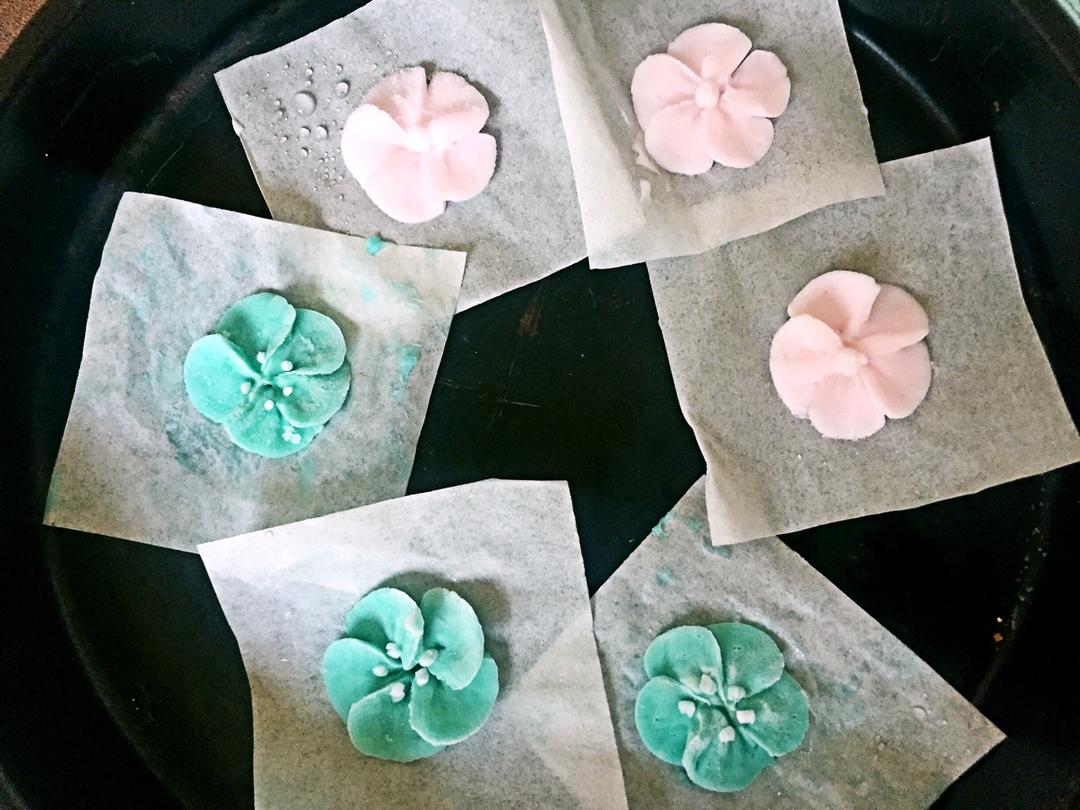 岸上的鱼娃做的五瓣花(韩式裱花视频)