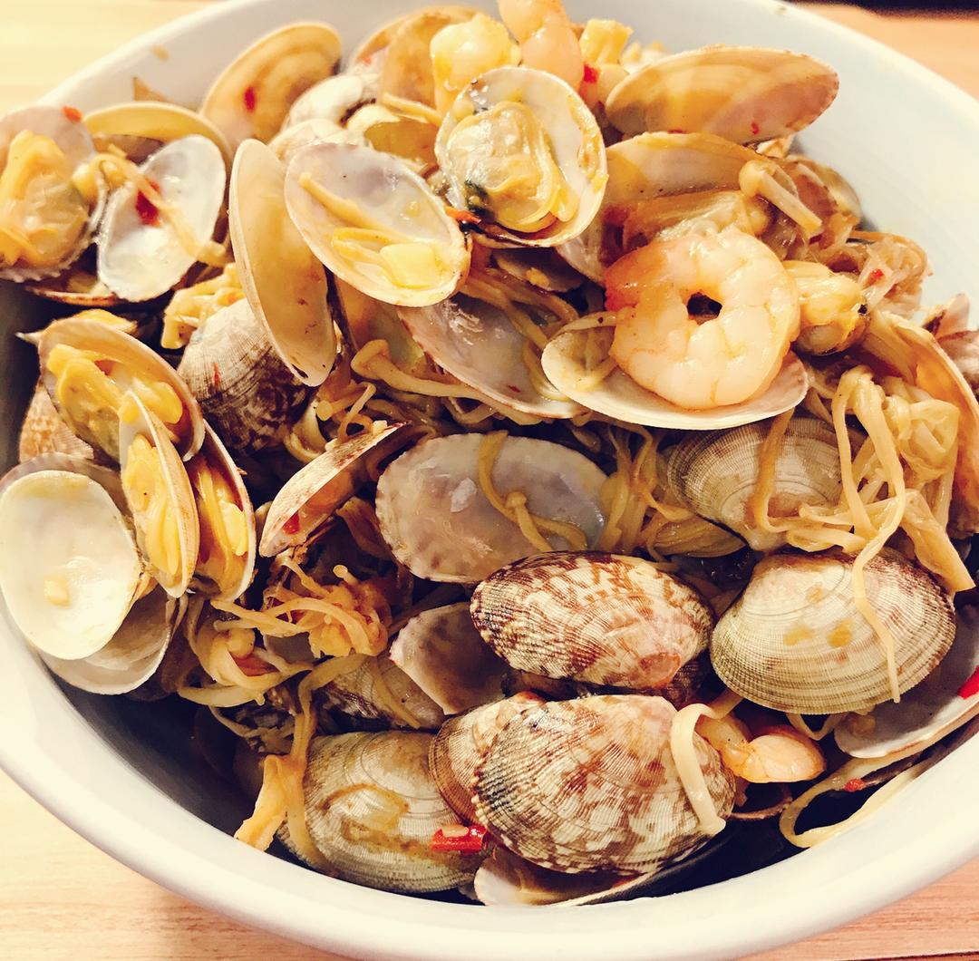 蒜蓉金针菇焖海鲜