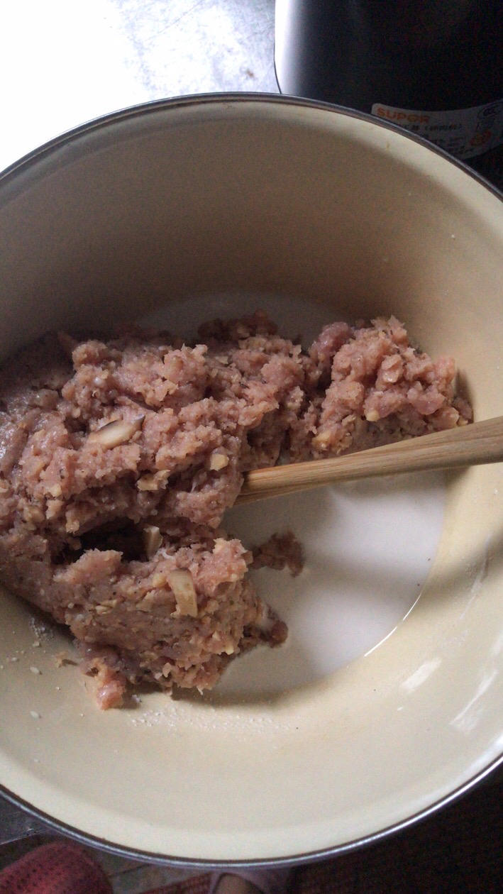 爸爸版👨🏻肉饼汤—赣南口味不加葱、姜、酱油等额外酱料，只要肉粉油盐！简单易学好吃，孩子👶🏻自己都能做的美味（用刀有些危险🔪）