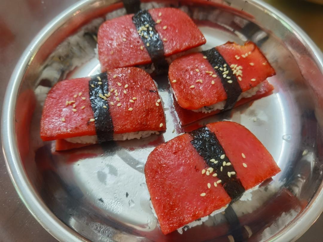 超厚超满足的午餐肉饭团