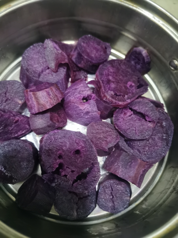 无油无糖紫薯球的做法 步骤3