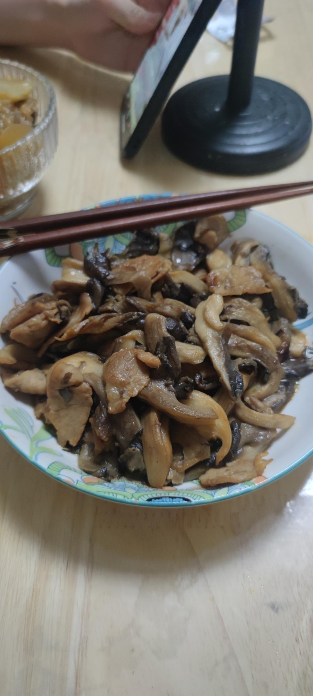 蘑菇炒肉