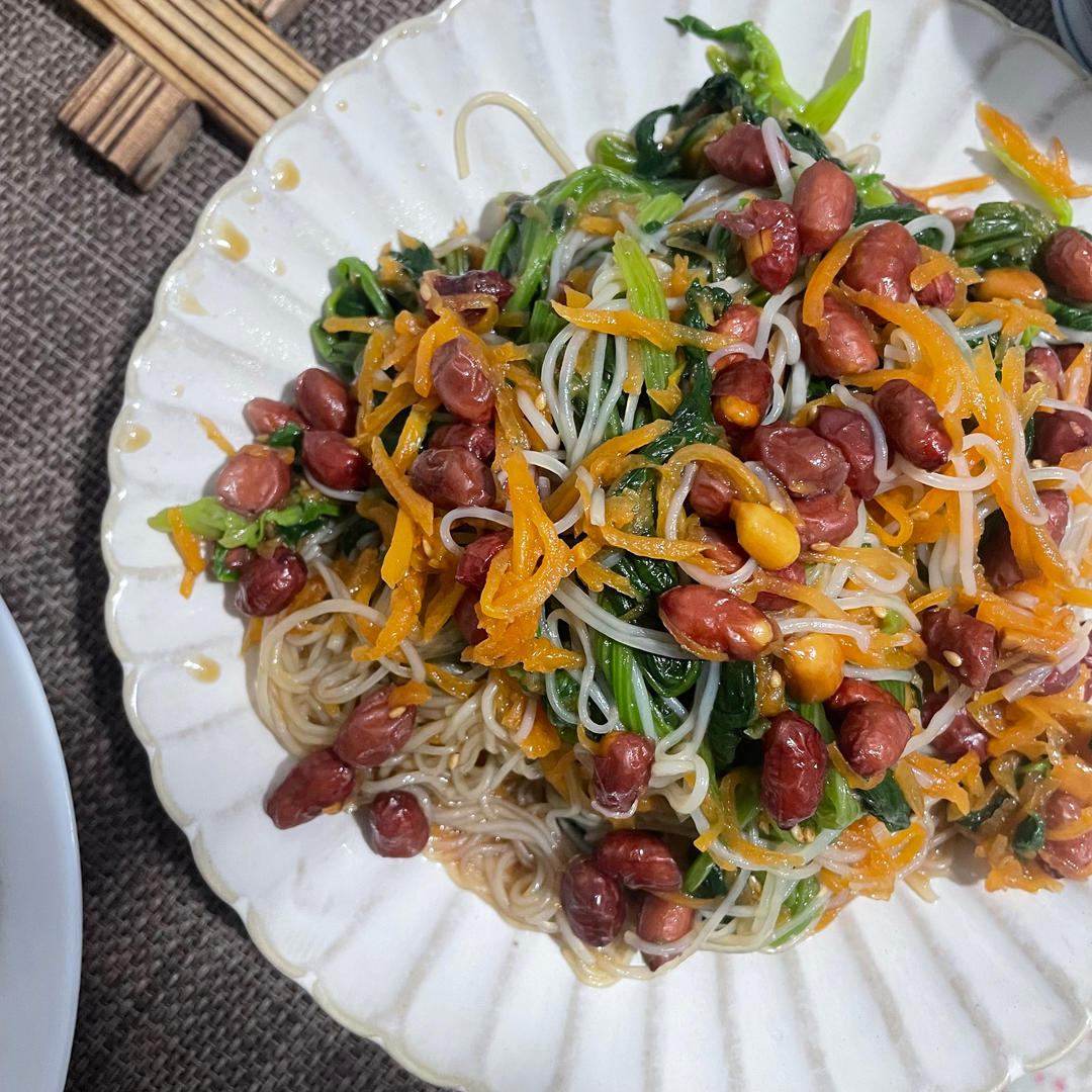 开胃爽口又营养的菠菜拌粉丝