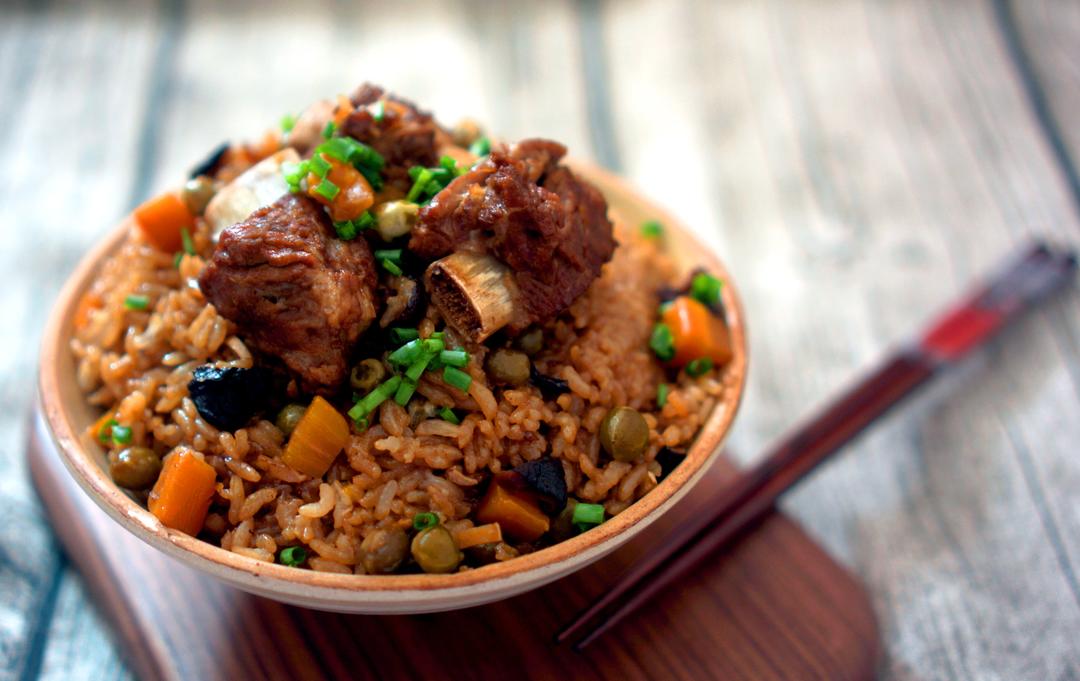 喷香排骨焖饭（爆好吃）