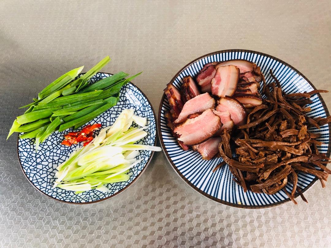 茶树菇炒腊肉