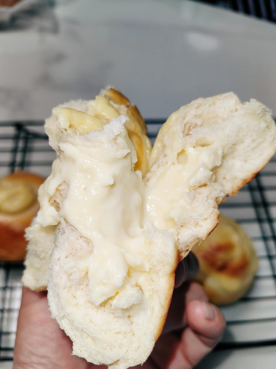 卡仕达爆浆面包的做法