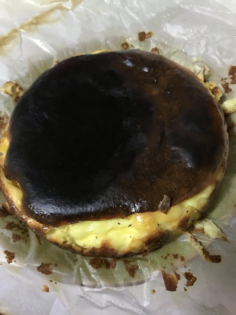 快手的网红basque cheesecake巴斯克焦芝士蛋糕