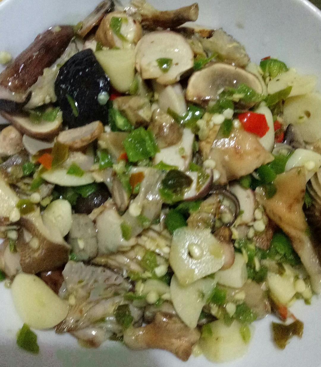 爆炒云南野生菌