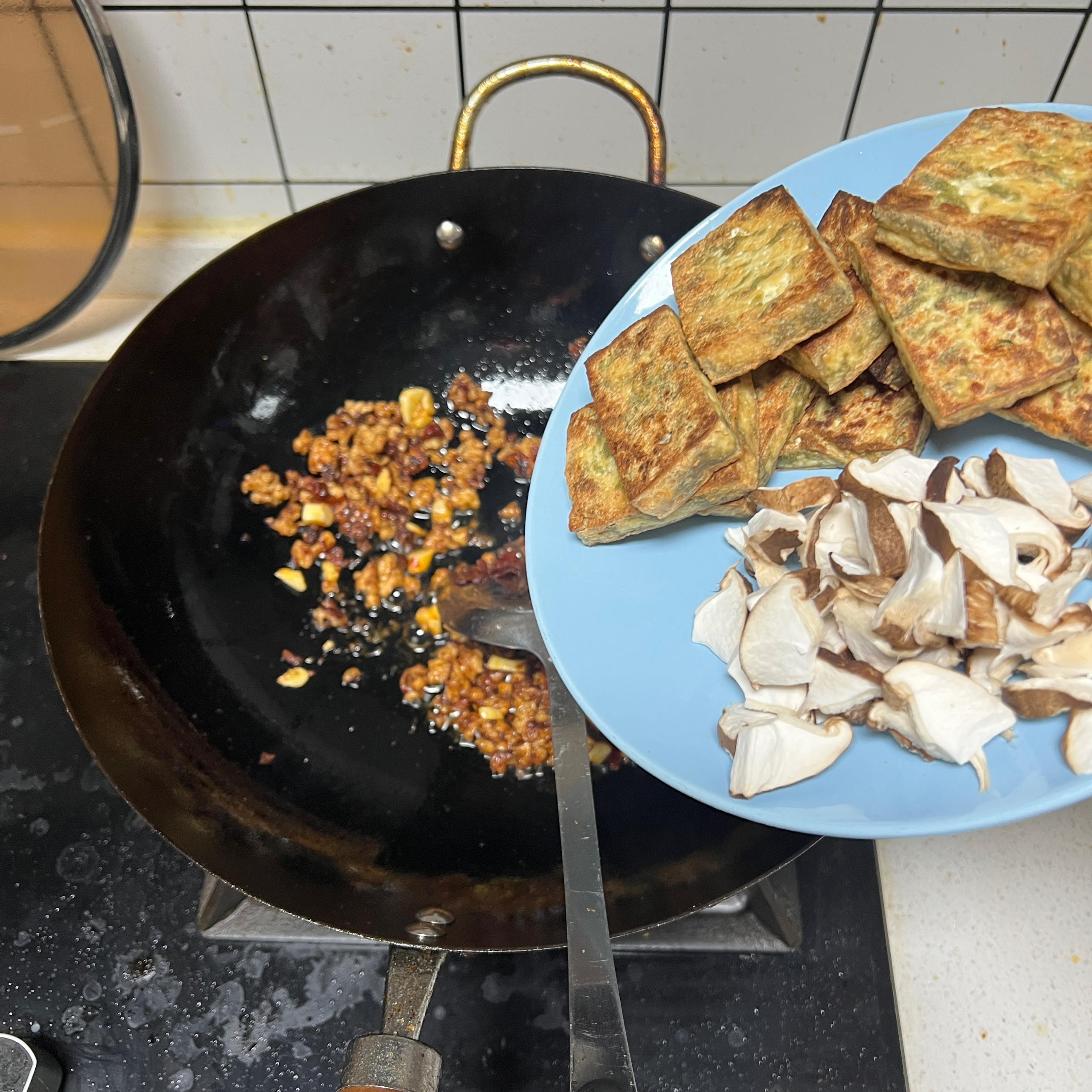 肉末香菇煎豆腐的做法 步骤4
