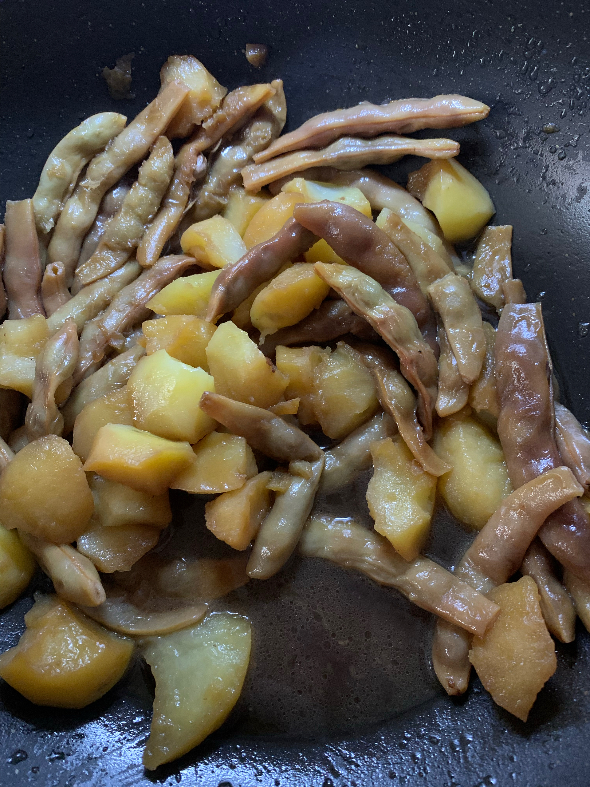 家常红金钩豆角炖土豆的做法
