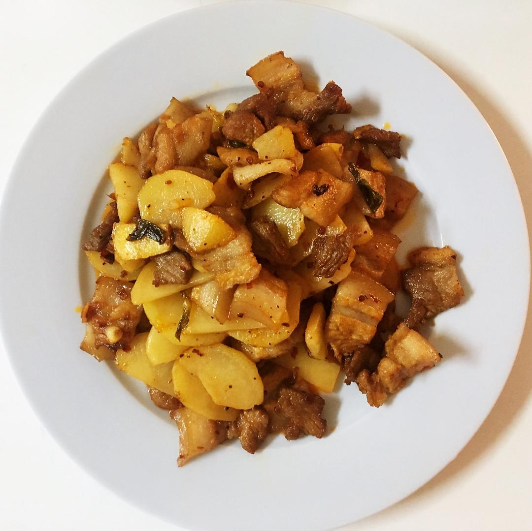 五花肉干煸土豆片