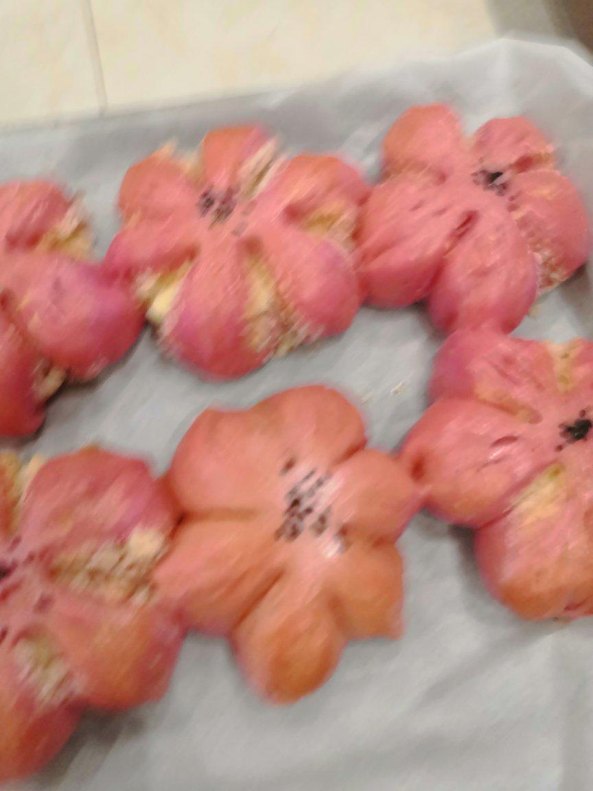 火龙果椰蓉樱花面包B51