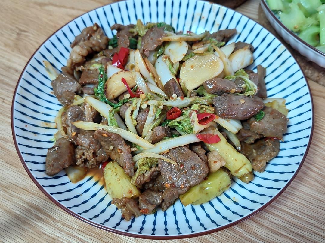下饭神器又来了，试试这道白菜梗炒牛肉！！