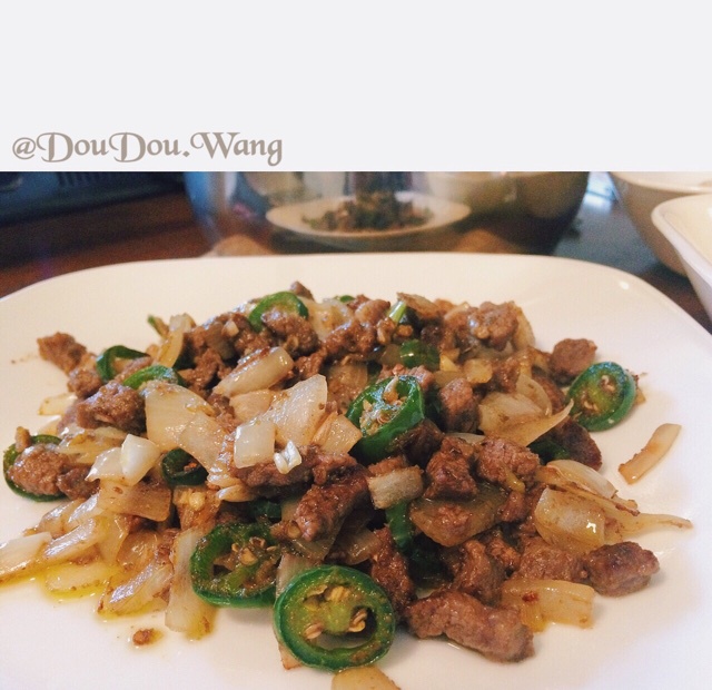 孜然洋葱炒牛肉粒