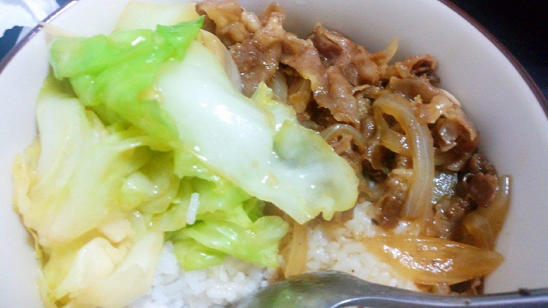 洋葱肥牛盖饭