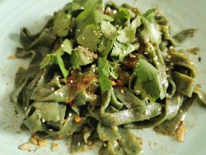 【简单好吃】陕西油泼辣子菠菜面的做法 步骤9