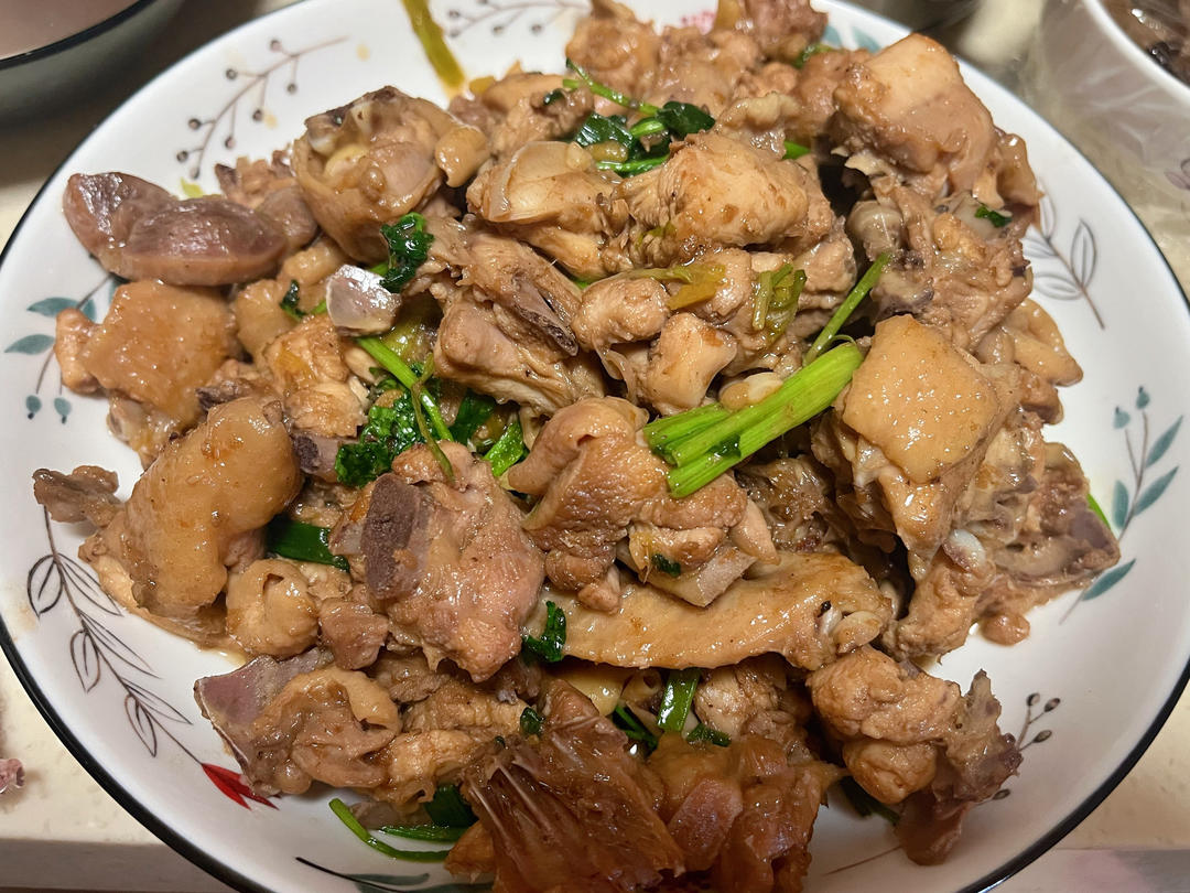 炒鸡香的农家姜葱炒鸡