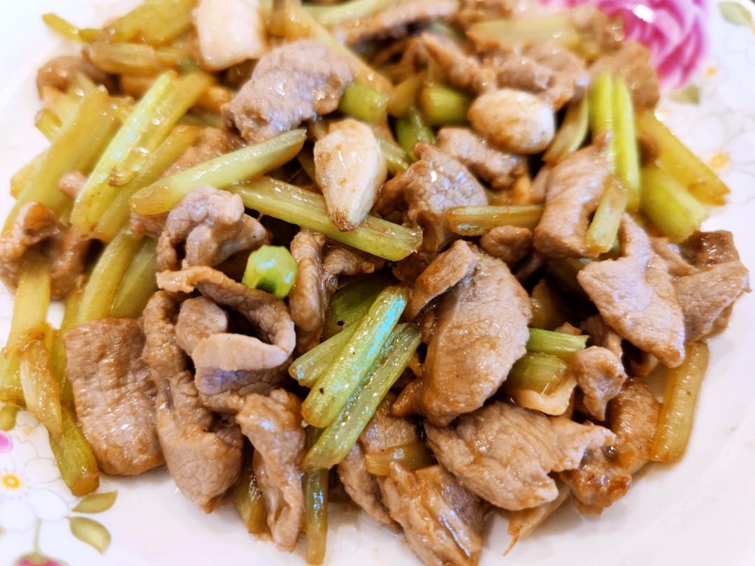 香芹炒牛肉（牛肉嫩滑的关键步骤