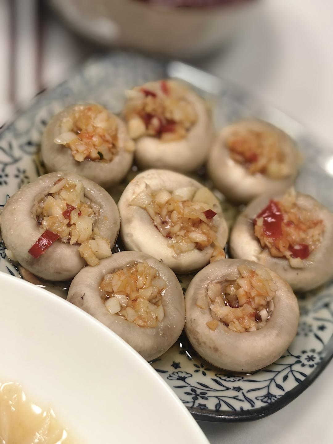 🔥治愈系吃法～鲜嫩多汁的蒜蓉烤口蘑