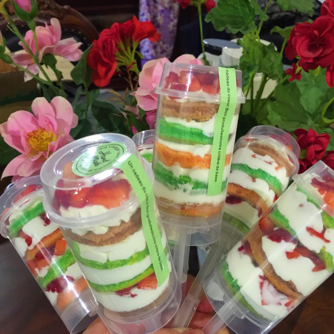 菲mm做的彩虹推推乐蛋糕pushcake