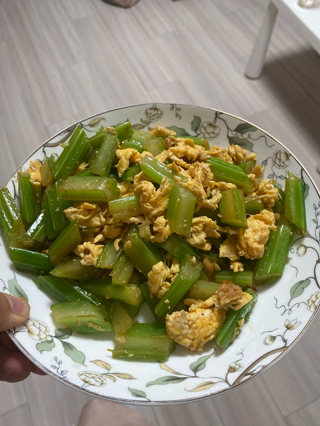 素食主义：西芹炒鸡蛋