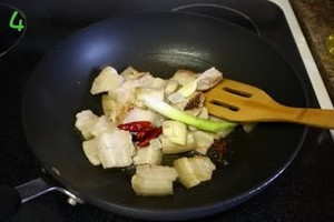 豆芽黄焖肉的做法 步骤4