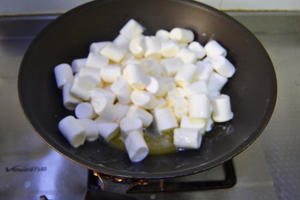 棉花糖版牛轧糖的做法 步骤4