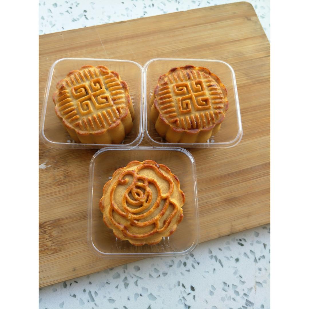广式月饼——蛋黄莲蓉月饼