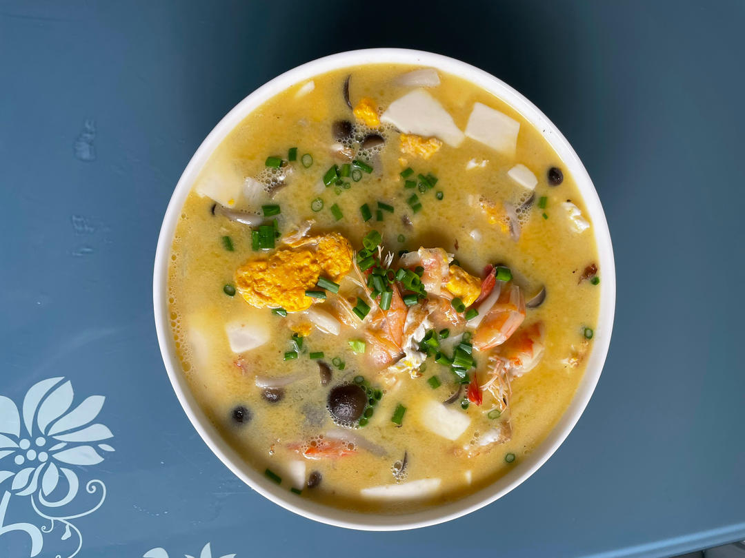 鲜虾菌菇豆腐汤