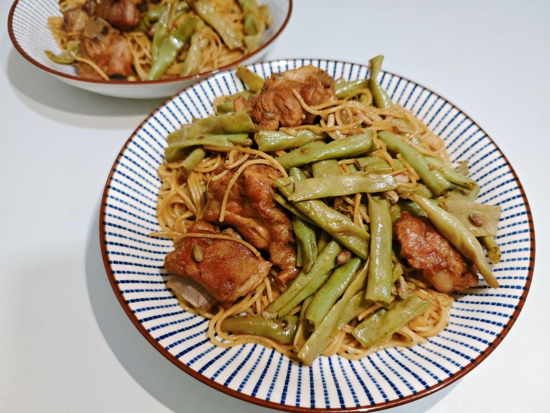 曼食慢语丨排骨豆角焖面