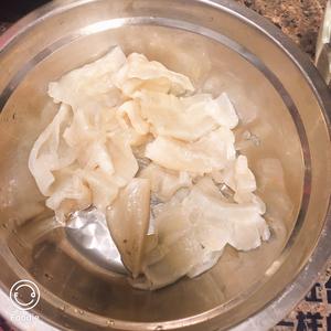 花胶海参炖鸡汤的做法 步骤3