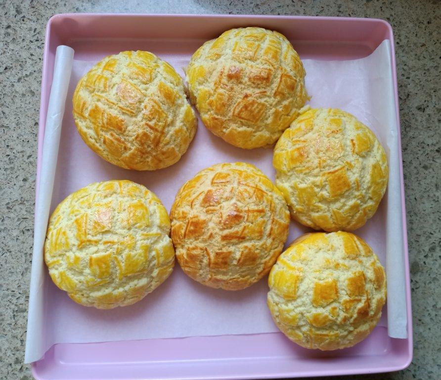 好吃到炸裂的港式菠萝包（附带制作酥皮的小视频）